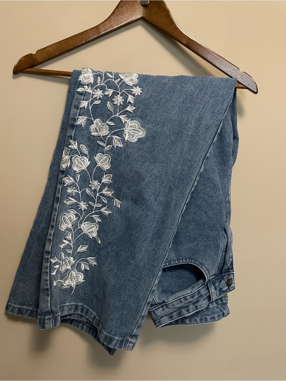 Embroidered Floral Denim Wide Leg Jeans Women’s Medium or 26/27